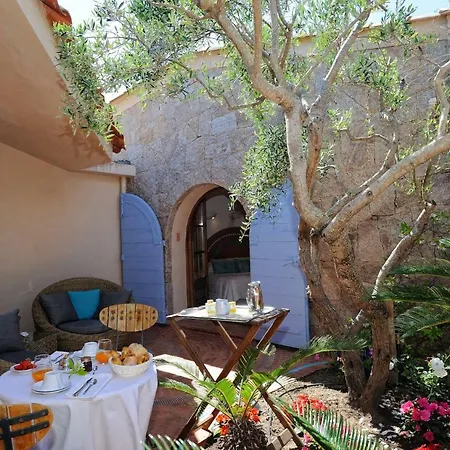 Marina Di Cavu B&B